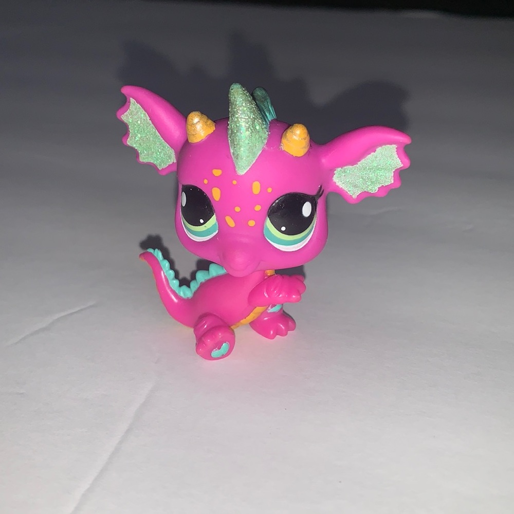 Littlest Pet Shop LPS Fuchsia Pink Dragon #2663 with green sparkles/glitter